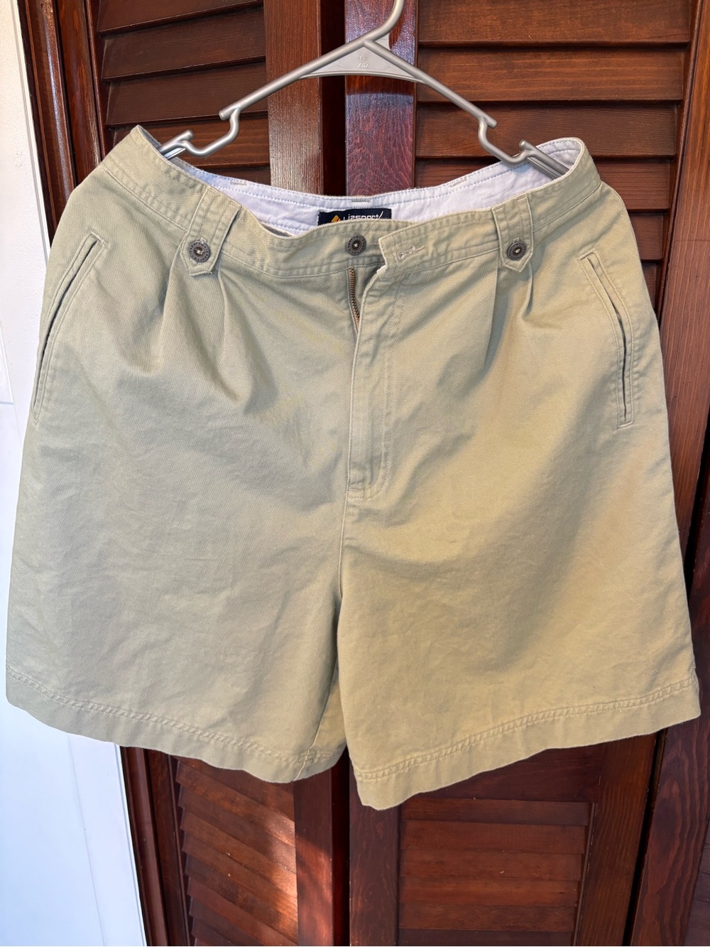 90’s/Y2K Vintage Lizsport Size 12 Sage Green/Olive Pleated Chino Short Preppy